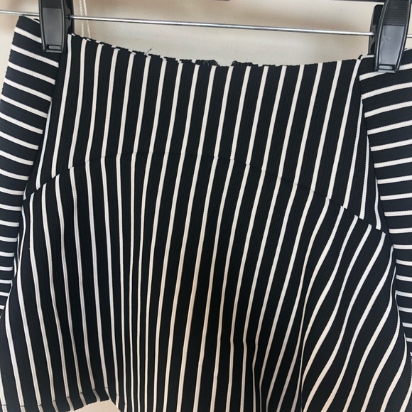 LF Seek the label black and white striped skort - Picture 2 of 4